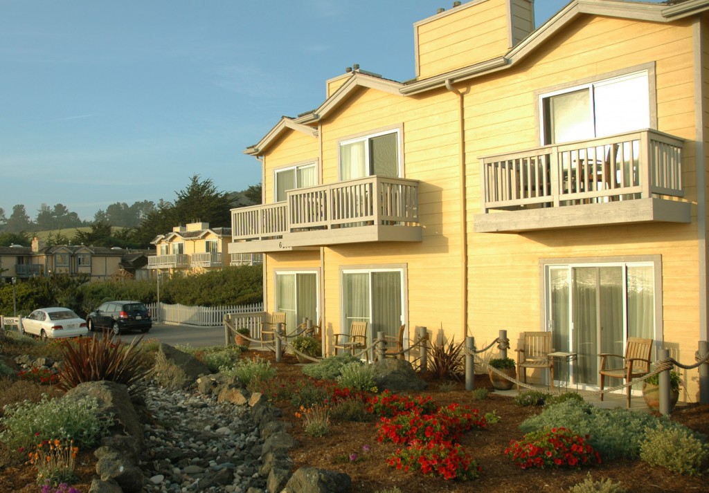 Cambria, CA: Pelican Inn and Suites Review