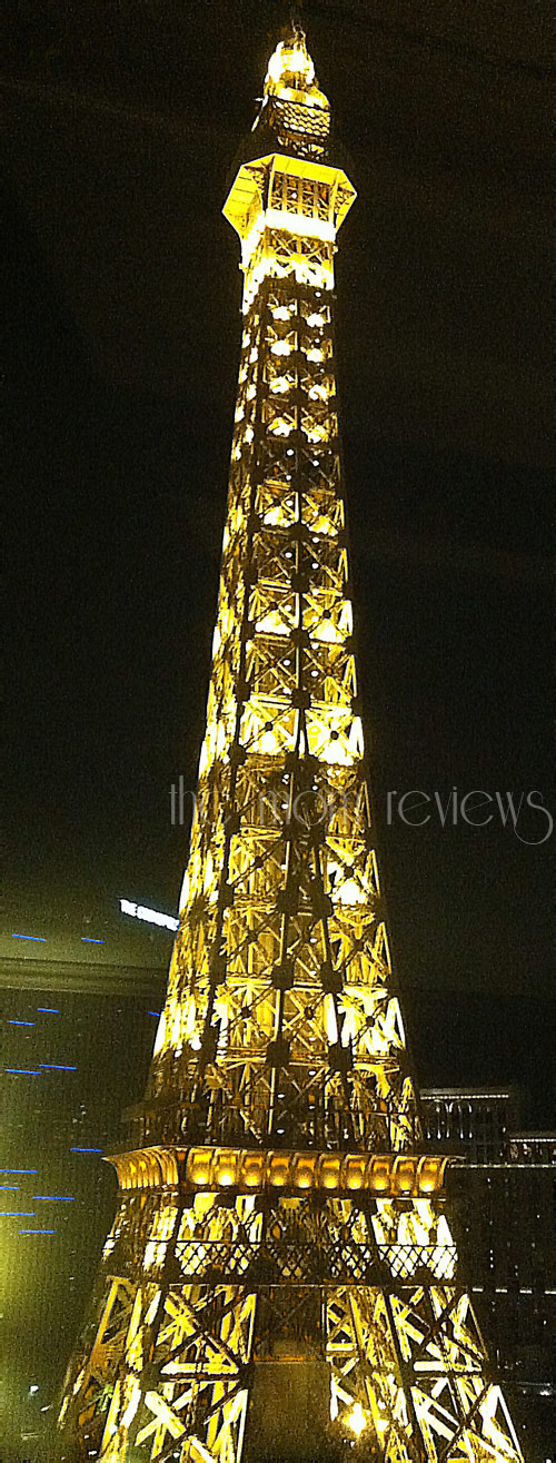 Eiffel-Tower-at-night