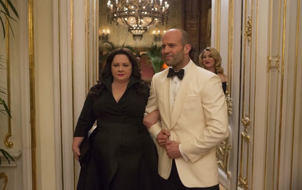 Susan Cooper (Melissa McCarthy) and her fellow CIA operative Rick Ford (Jason Statham) pose as a “happy” couple as they go deep undercover to stop an arms dealer.